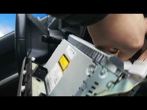 Расположение предохранителя датчика температуры в Тойота Avensis Verso