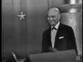 Yul Brynner accepts his Best Actor Oscar (The 29th Academy Awards - 1957)