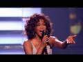 Petit probleme de robe pour la chanteuse Whitney Houston a X Factor (2:20)