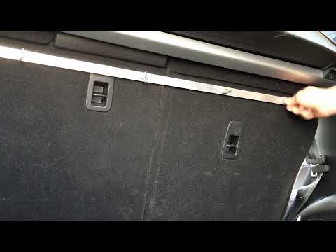 The locking bar of the rear seats (Kia Sorento)
