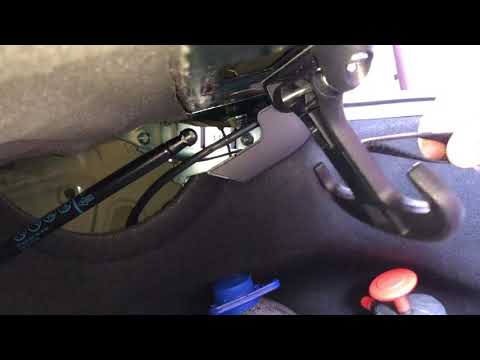 Установка крючков с микролифтом в багажник Тойота Камри XV 70