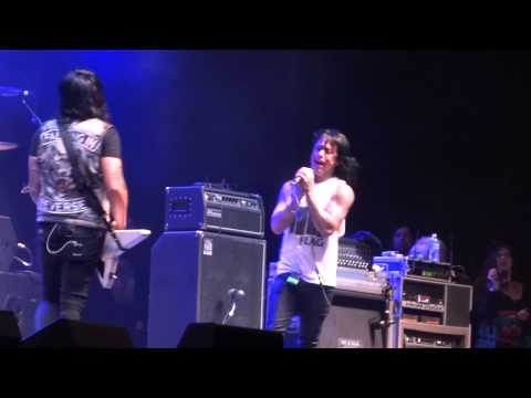 Falling In Reverse - Pick Up The Phone at Six Flags Fest Evi