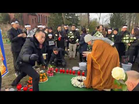 Video: LỄ AN TÁNG CHÁU VÕ QUỐC ANH TẠI BERLIN