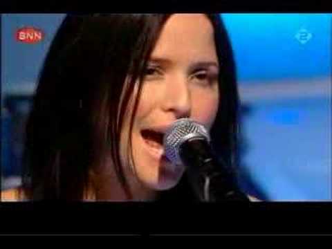 200007 The Corrs Breathless Live TOTP isntitironicCORRS 225366 