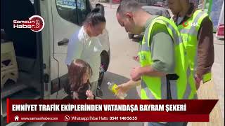 Emniyet trafik ekiplerinden vatandaşa bayram şekeri 