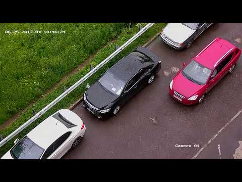 HOA-Hausmeister beim Mähen von Gras Porti Lackierung des neuen Toyota Camry