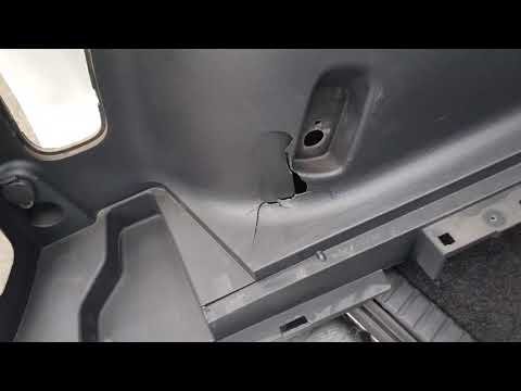 Как снять обшивку багажника на RAV-4 2012 год