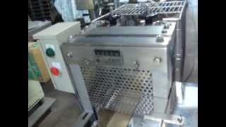 タカハシ式高速裁断機 サニタリー1号 200型 ｜食品機械ネット - YouTube