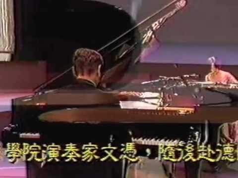 Wille / Yeh 魏樂富- 葉綠娜 歡樂中國節 Chinese Festival - YouTube