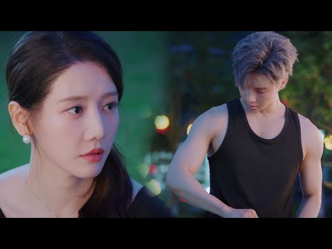 يعاملها بلطف و يتأذى بدلاً عنها لكن عضلاتـه مثيرة جداً ❤️ ( ارواح ضائعة على الطريق )