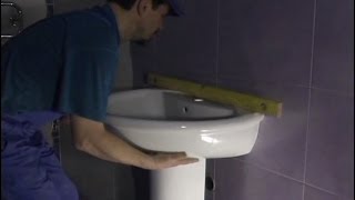 Установка умывальника в ванной комнате