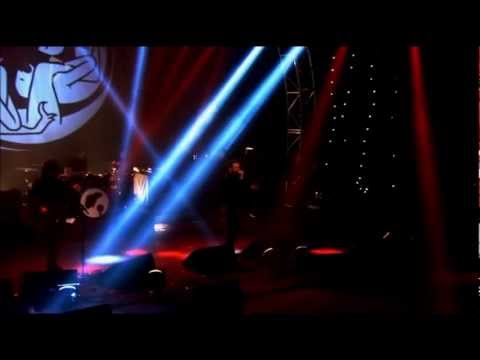 Kasabian - Days Are Forgotten (Live @ NME Awards '2012) 
