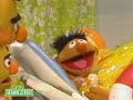 Sesame Street: Bert And Ernie Water Sports