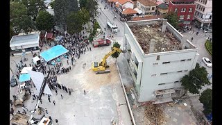 Çorum'da eski Halkbank binası yıkıldı