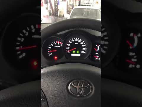 Сброс межсервисного интервала (горящий оранжевый ключик слева) на Toyota Hilux 2010 г