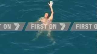 VIDEO YOTUBE NELAYAN TERAPUNG KELILINGI HIU MARTIL DI PANTAI BARAT AUSTRALIA  2012 Nelayan Terapung 20 Jam Terancam Hiu