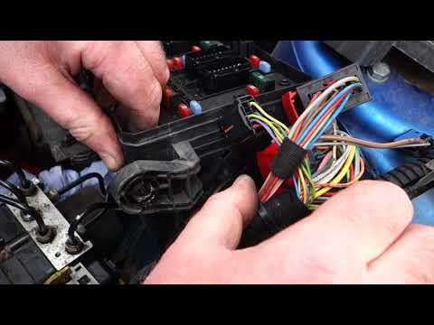 Peugeot 206 ABS pump replacement - Part 1: Removal