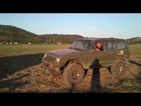 Jeep Cherokee XJ loading