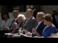 Clinton pokes fun at Bush's paintings