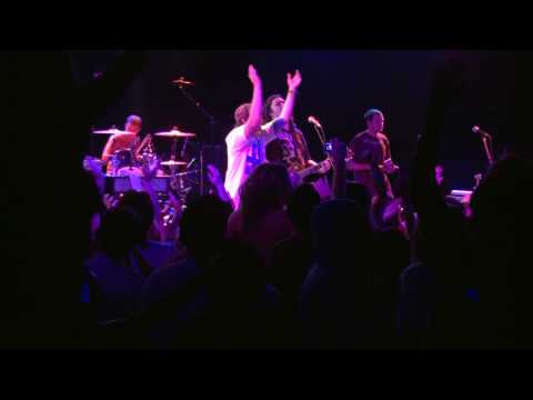 Falling 2009-02-06 @ the Roxy (in HD)