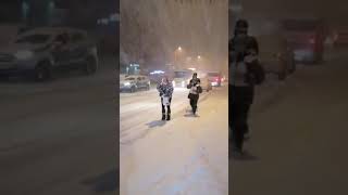 Karla Mücadele etmesi beklenen Kartal Belediyesi'nin Zabıta arabası bile yollarda kaldı
