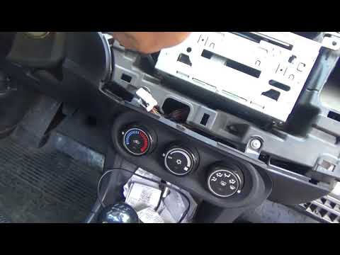 Разбор части приборной панели на Mitsubishi Lancer седан X
