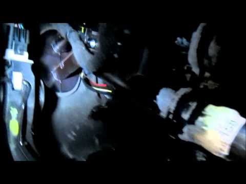 Réparation d'un poêle qui fuit dans une Peugeot 307 SW.