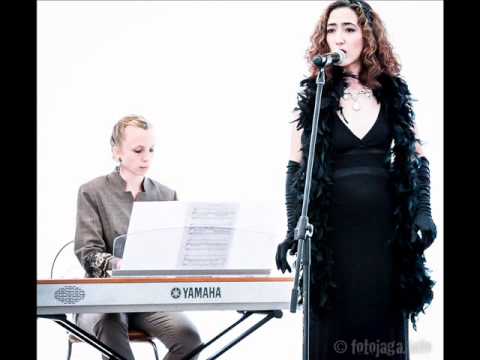 Klara Gmiter - La foule z repertuaru Edith Piaf.
Wokal - Klara Gmiter
Akompaniament - Joachim Knoph
