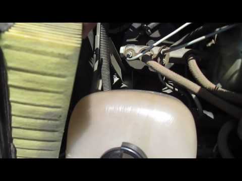 HOW TO REMOVE AND REPLACE THE VAZ 2104 AIR FILTER.