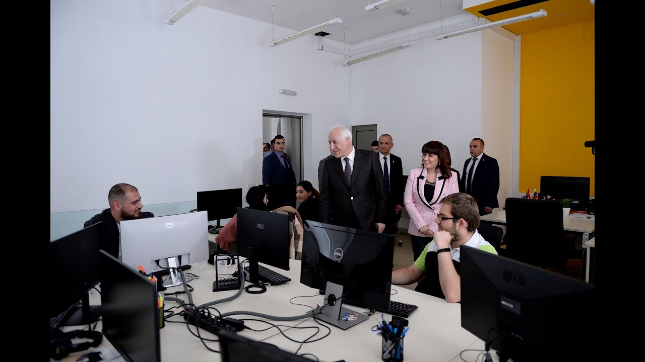 ՀՀ նախագահը ծանոթացել է Գյումրու տեխնոլոգիական կենտրոնում գործող ընկերությունների աշխատանքին