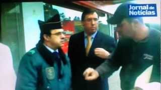 Cliente do Santander Totta atendido na rua