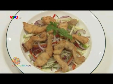 Salad táo cá lóc chiên giòn