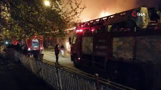 Korkutan yangın: 4 dükkan yandı, 3'ü zarar gördü