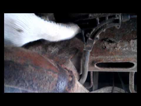 Как подтянуть тросик ручника Пежо 406.how to pull the parking brake cable Peugeot 406