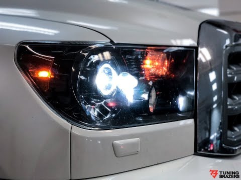 Installation de lentilles Bi-LED dans l'optique Toyota Sequoia.