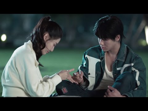 يشعر بالأسف عليها لانها يتيمـة لكن يعتقد بأنه وجد حب حياتـه❤️( ارواح ضائعة على الطريق )