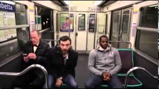 Homem é castigado por ser racista