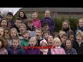 Inwoners van Deurne zingen 'Het Dorp'