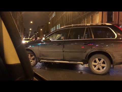 Volkswagen POLO врезался в универсал ВОЛЬВО на улице Некрасова