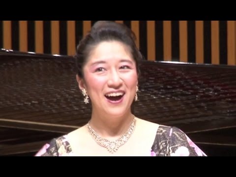 野玫瑰 （女中音）Schubert: Heidenröslein （Goethe） シューベルト： 野ばら（ゲーテ） - YouTube