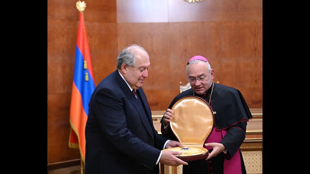 Ֆրանցիսկոս Պապը նախագահ Սարգսյանին պարգևատրել է Սուրբ Աթոռի բարձրագույն շքանշանով