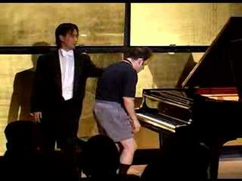 神經質的鋼琴課 IGUDESMAN & JOO - Piano Lesson - YouTube
