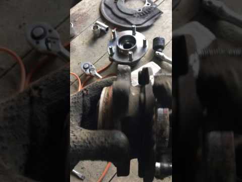 Location in Infiniti FX45 of the front hub bearing