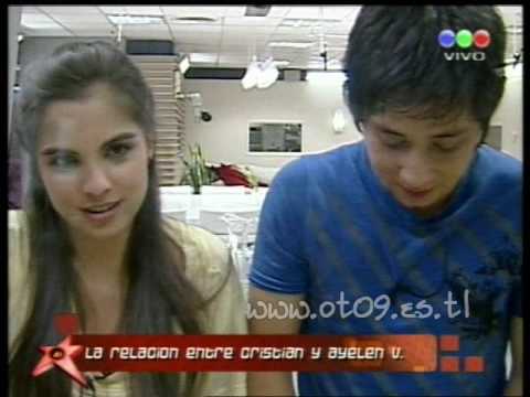 Se acerca a Ayelén Varela