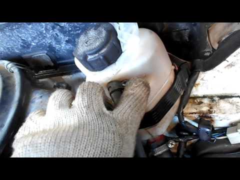 Throws antifreeze into the expansion tank.