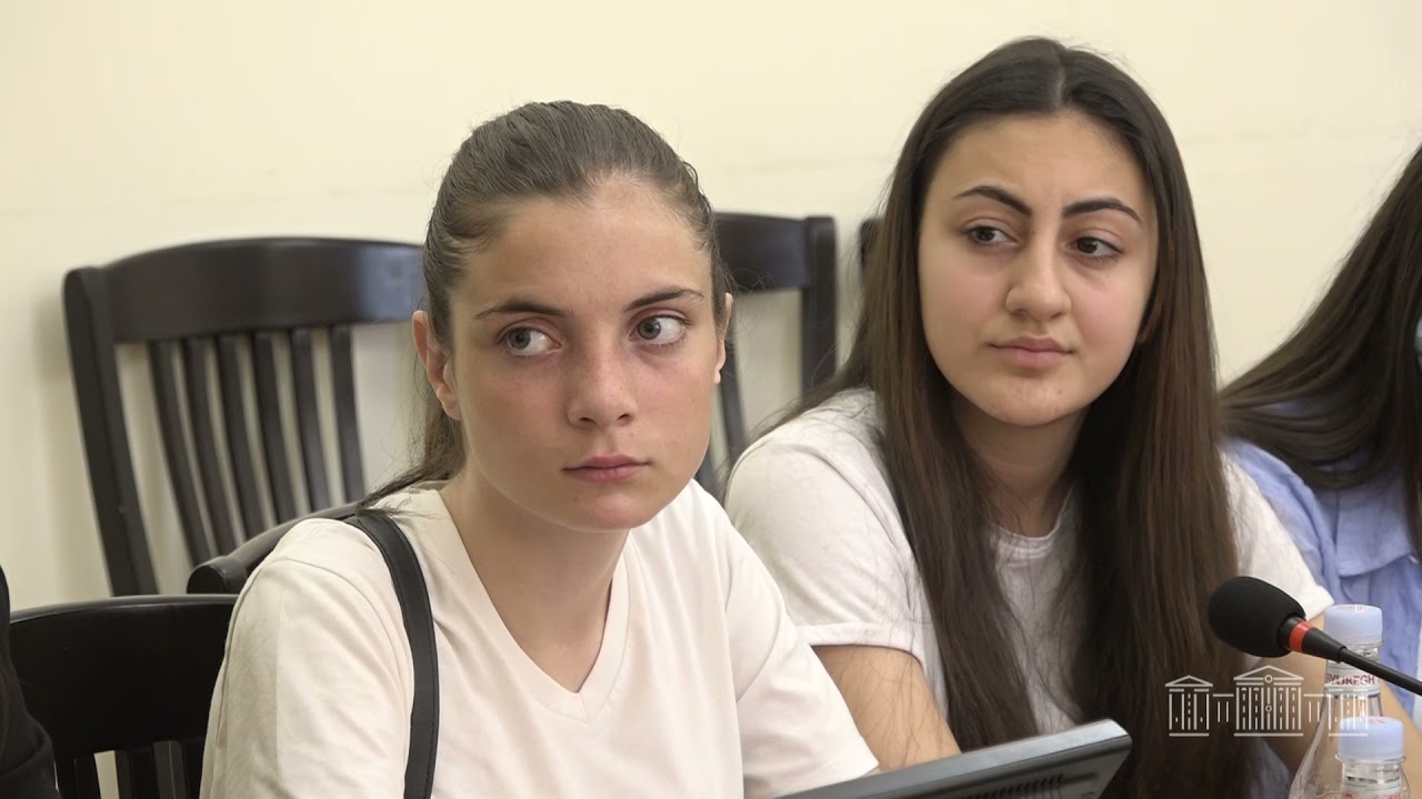 Ճանաչողական այցով խորհրդարանում էին Երեւանի զբոսաշրջության, սպասարկման ու սննդի արդյունաբերության հայ-հունական պետական քոլեջի ուսանողներն ու դասախոսները