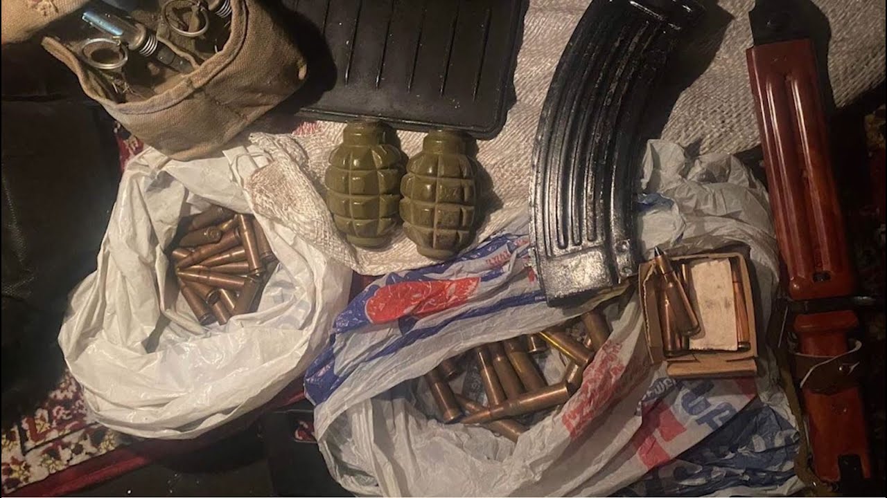 Քրեական ոստիկանության ծառայողները ապօրինի զենք-ռազմամթերք են հայտնաբերել