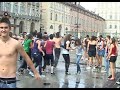 Torino - Studenti seminudi per festeggiare l&#39;ultimo giorno di scuola