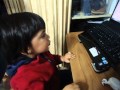 Simon cantando la cancion de las bananas en pijama (en su idioma) 10 09 2013
