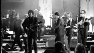 Roy Orbison - Oh, Pretty Woman (from Black & White Night)